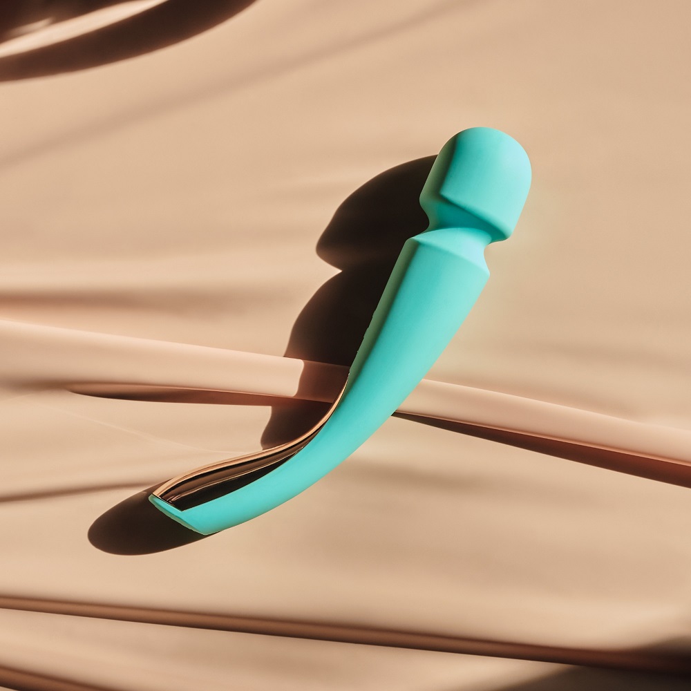 LELO Smart Wand 2 Large Aqua, in silicone/abs, shown in its packaging